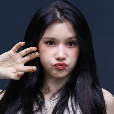 g 𖣂's profile picture