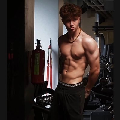 Sweatwithsash's profile picture