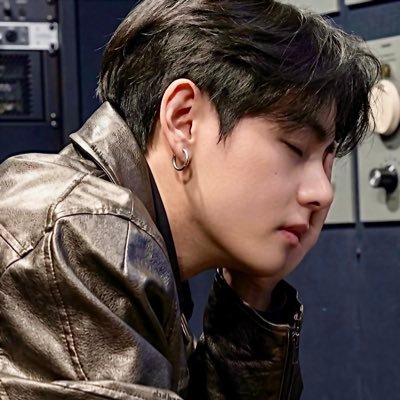 vee's profile picture