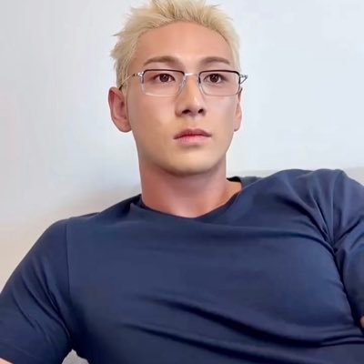 hourly baekho's profile picture