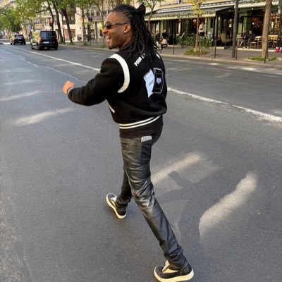 R.10 🏄🏾♂️'s profile picture