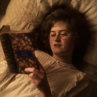 Flo || it’s my birthday!🍸🦩🐝🪞's profile picture