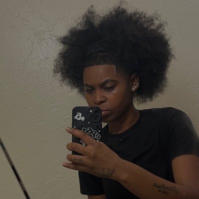 𝐃𝟑𝐳𝐳✰'s profile picture