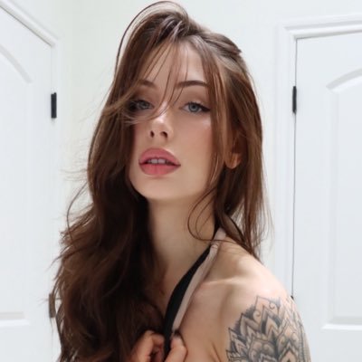 elise laurenne's profile picture