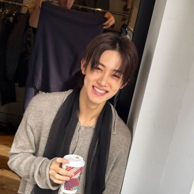 askalarembulan's profile picture