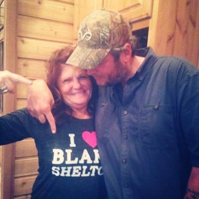 Blake Shelton's profile picture