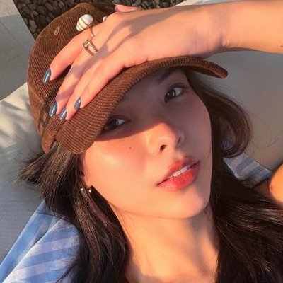 𝔅 𝔞 𝔡 𝔊 𝔦 𝔯 𝔩's profile picture