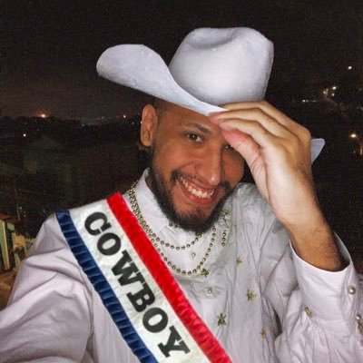 E 𐚁's profile picture