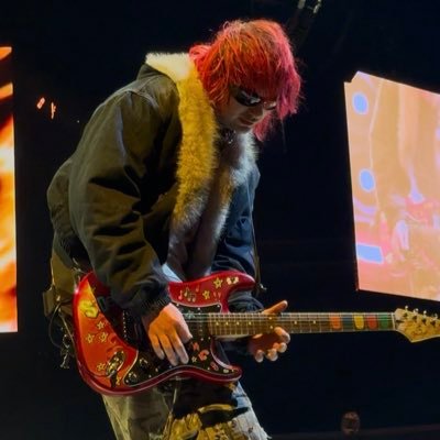 juls ໑̣ 🦈's profile picture