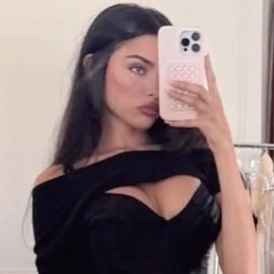 layla 𑣿 is seeing madison's profile picture