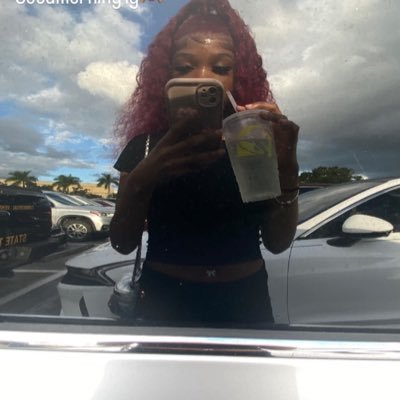 zeezeeloveyou's profile picture