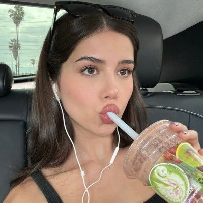 LARA's profile picture