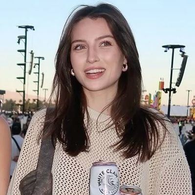 R E Y's profile picture