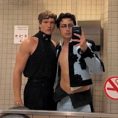 rob ⁷🌈 🏒's profile picture
