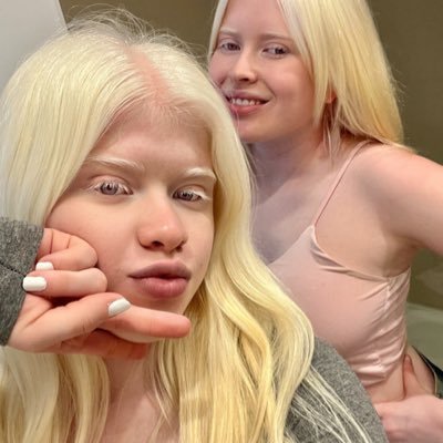 snowwsisters's profile picture