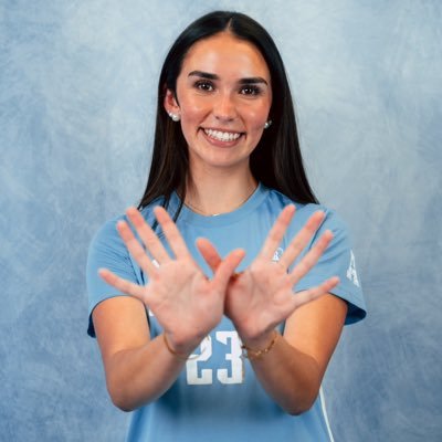 Lola B Foley ⚽️ 💙🦉's profile picture