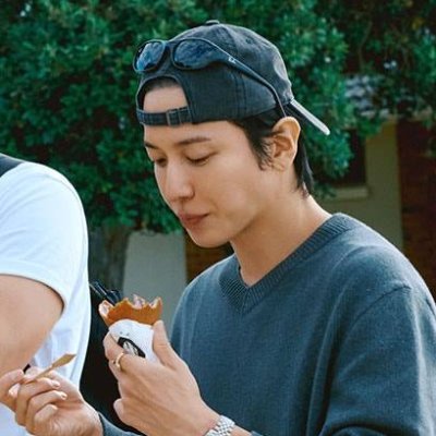 BookJYH's profile picture
