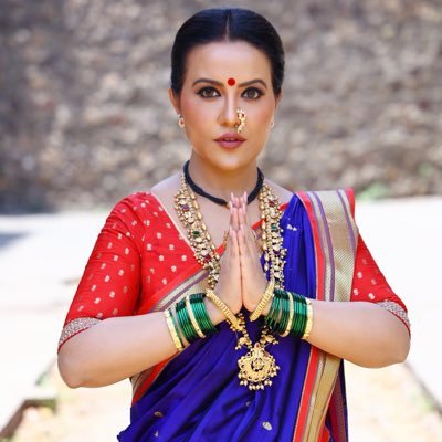 AMRUTA FADNAVIS's profile picture