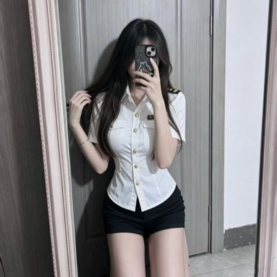 Y's profile picture
