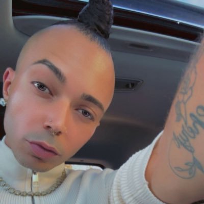 AuntieB0w's profile picture