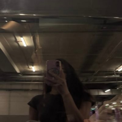 P's profile picture