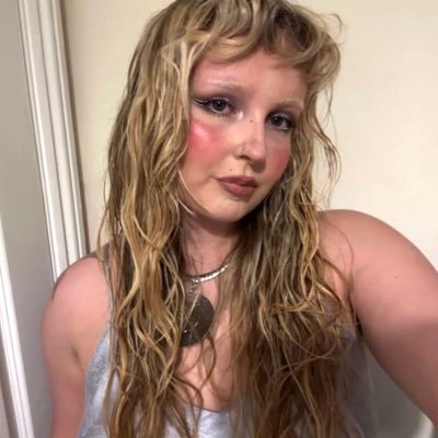 issy ♎︎ #teamcrystal's profile picture