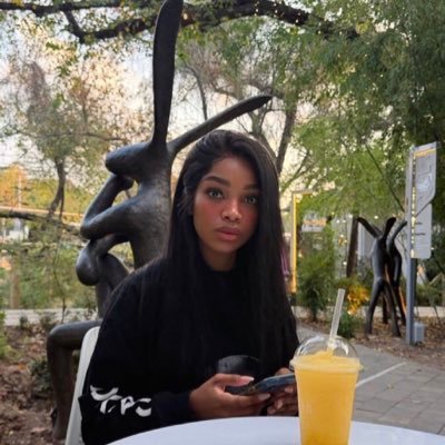charmzm's profile picture