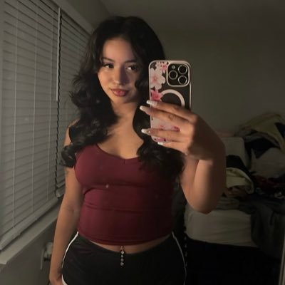 yLeila_'s profile picture