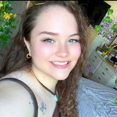 julialiora's profile picture