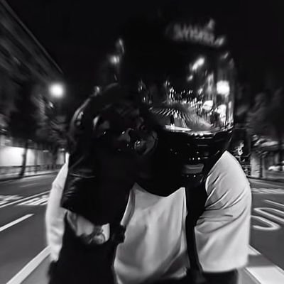 †'s profile picture
