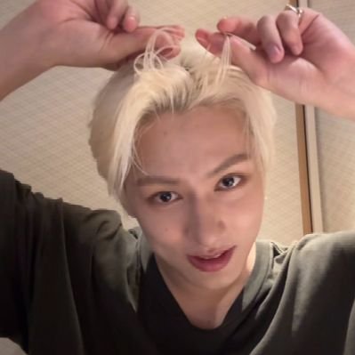 j's profile picture