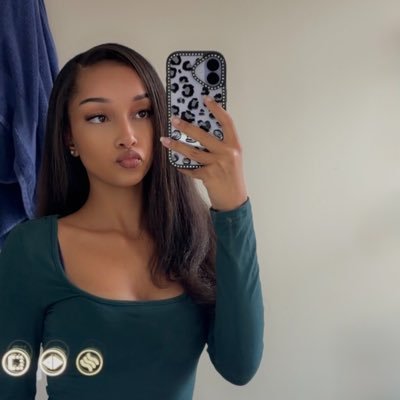 𝒩𝒶𝒾̈𝓀𝒶 🧚🏽‍♀️'s profile picture