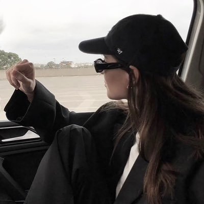 uzaktaniyi's profile picture