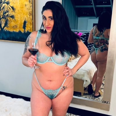 FullBushHotwife's profile picture