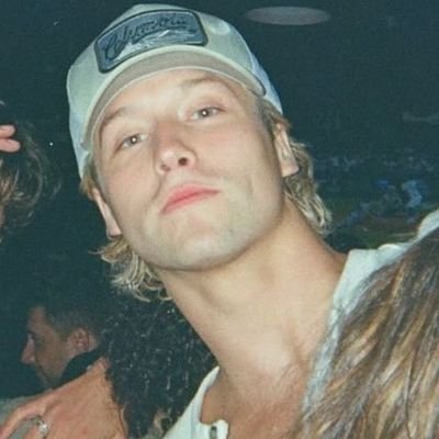 sandy 🏒's profile picture