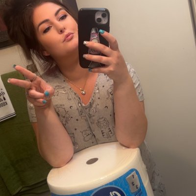 irishtwinmama96's profile picture