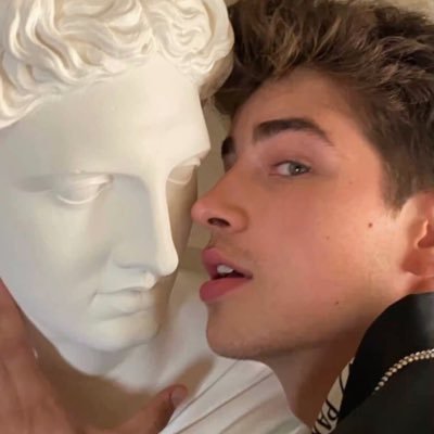 callmehugoxx's profile picture