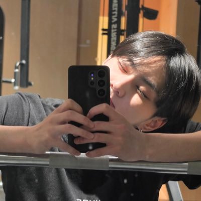 t's profile picture