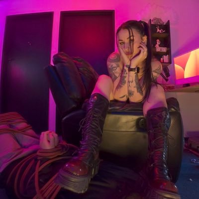 Femdom_willow's profile picture