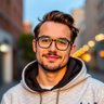 Alex builds's profile picture