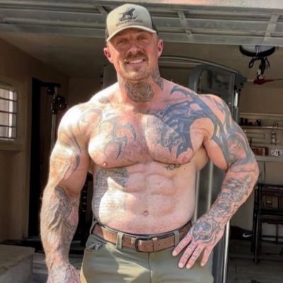 MuscleBearHub's profile picture