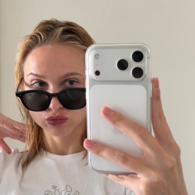 girl nerd 🎀's profile picture