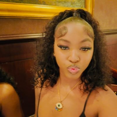 D🎀's profile picture