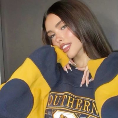 𝜗𝜚 liv 🏒's profile picture