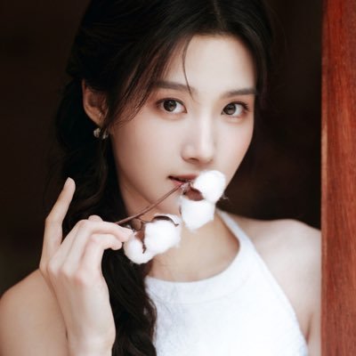 for lu yuxiao's profile picture