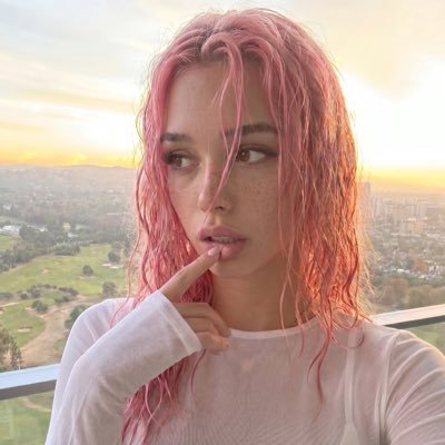 larairris's profile picture