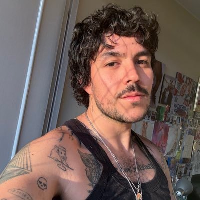 beautifully tragic 💚's profile picture