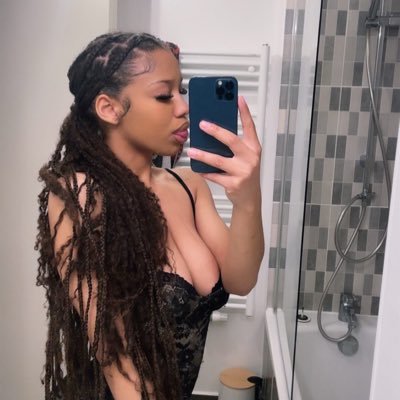 moodz6912's profile picture