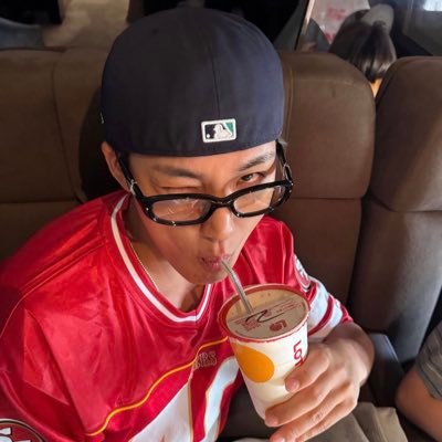 to babe,'s profile picture