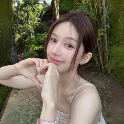 A R A's profile picture